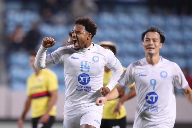 Nam Định sa sút phong độ nhưng vẫn có cùng 12 điểm như đội bóng xứ Thanh.