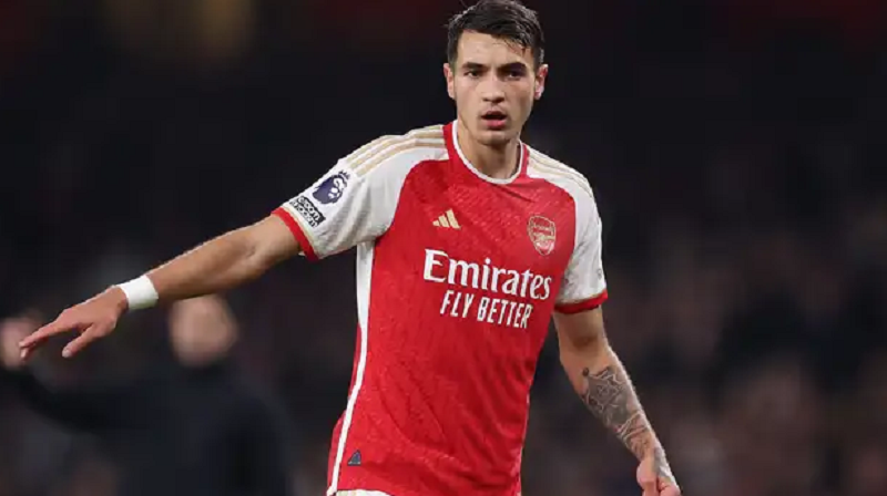 sai-lam-o-chung-ket-khien-arsenal-doi-dien-ap-luc-lon-trong-cuoc-dua-premier-league